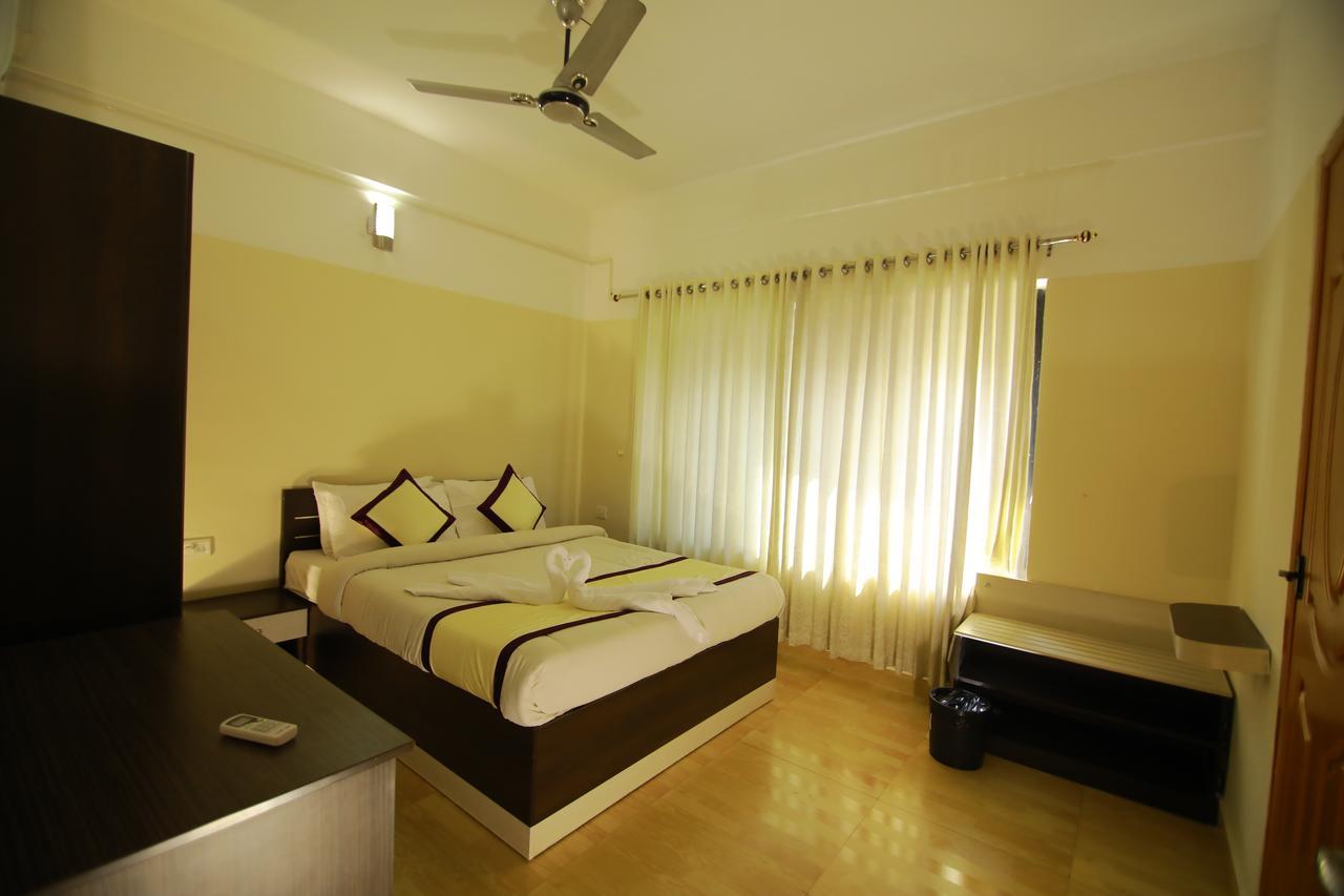 Dostyk Hotel Thiruvananthapuram Buitenkant foto